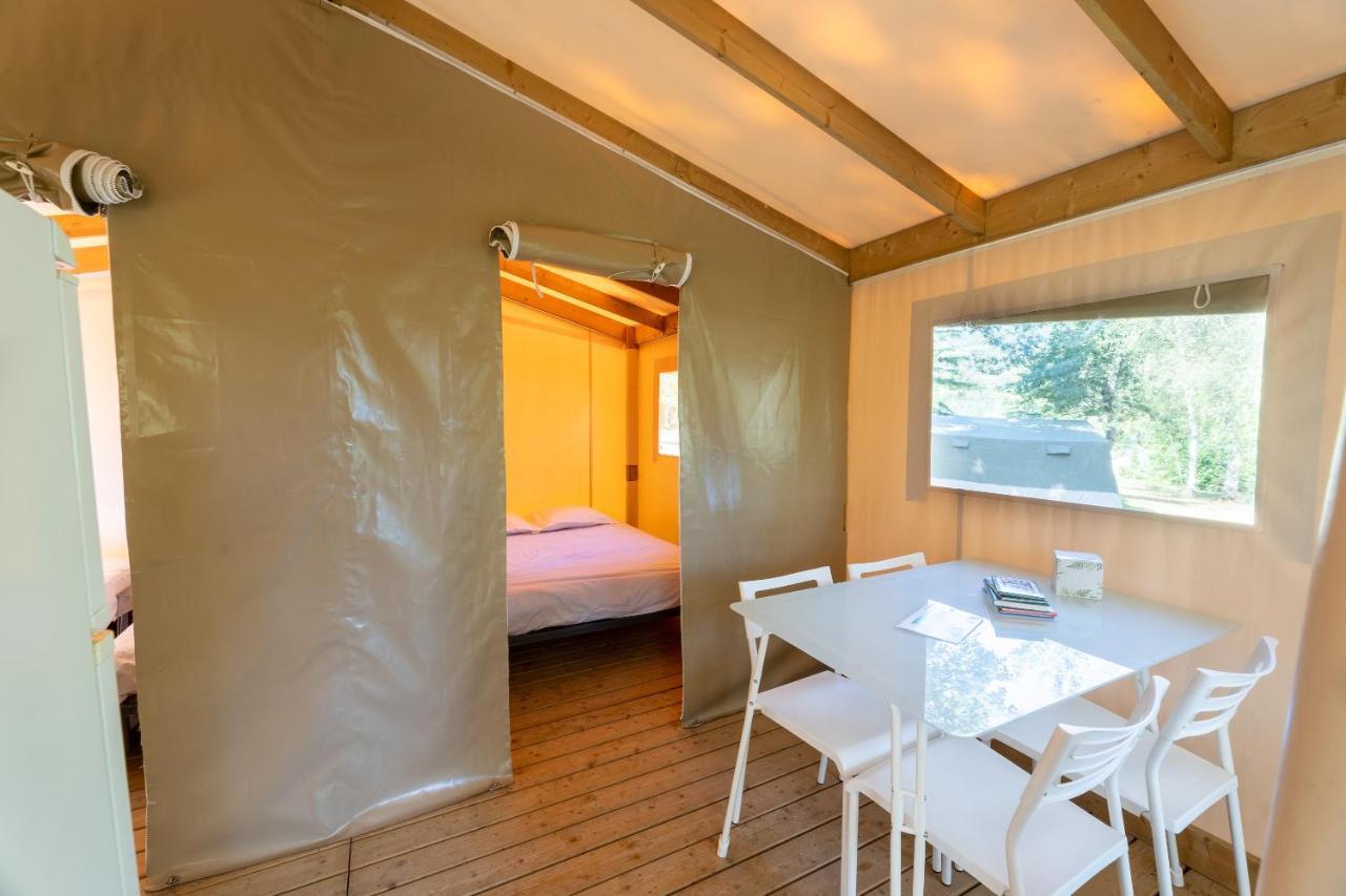 Camping Les Gorges Du Chambon Hotel Eymouthiers  Exterior foto
